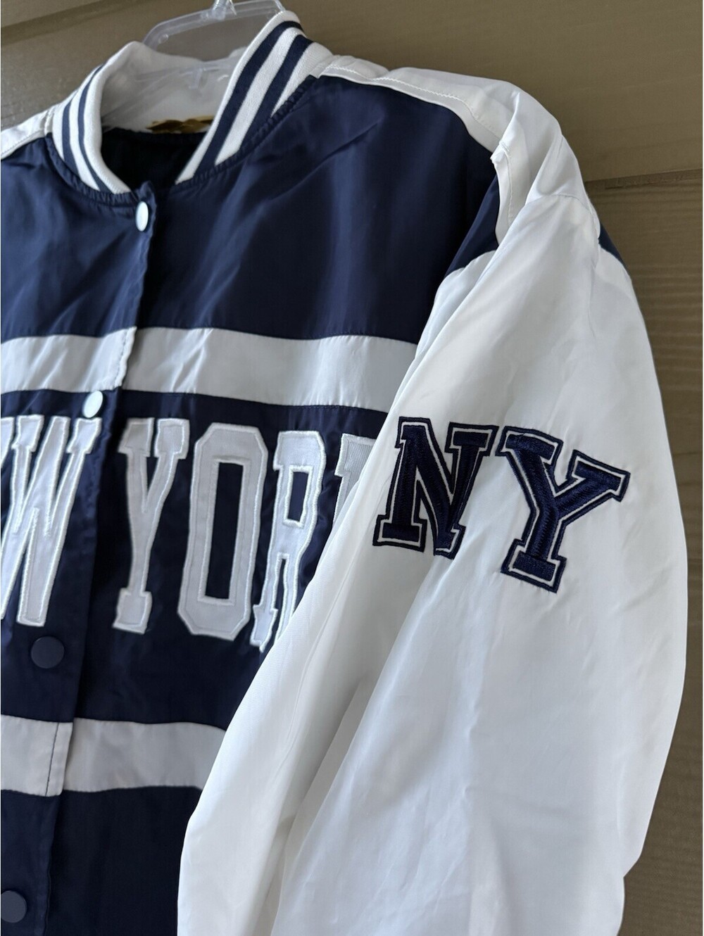 New York Yankees Cult Favorite Satin Bomber Jacket Blue Varsity Athletic Style M - Picture 8 of 11